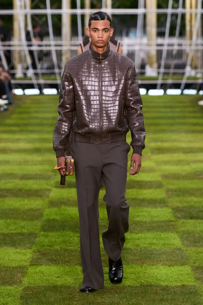 Look 30